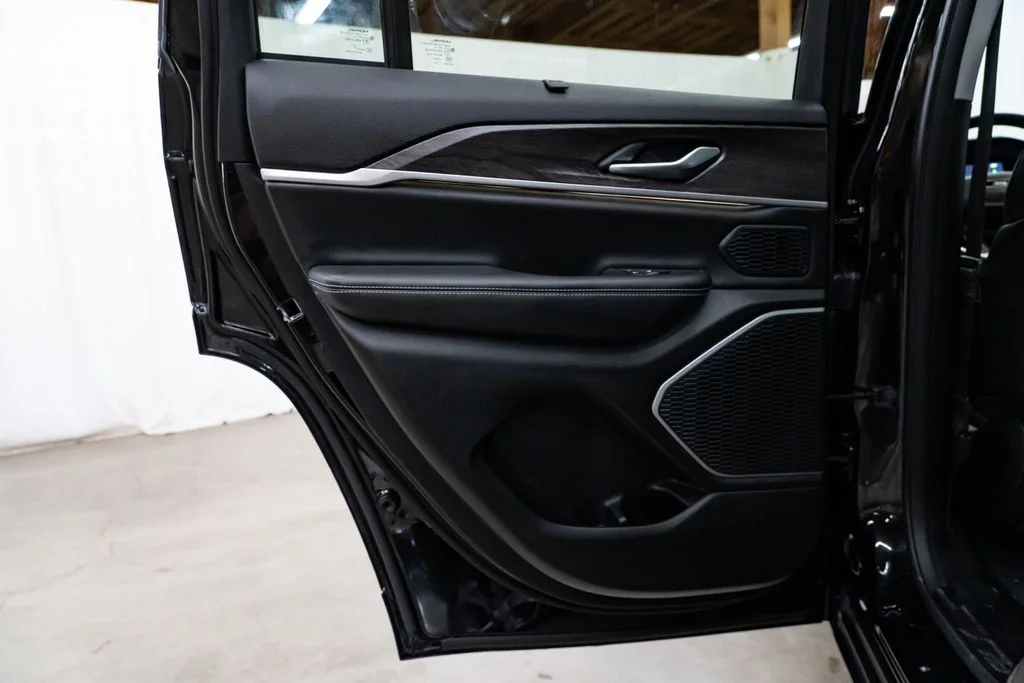 Used 2023 Black Jeep 4xe image 28