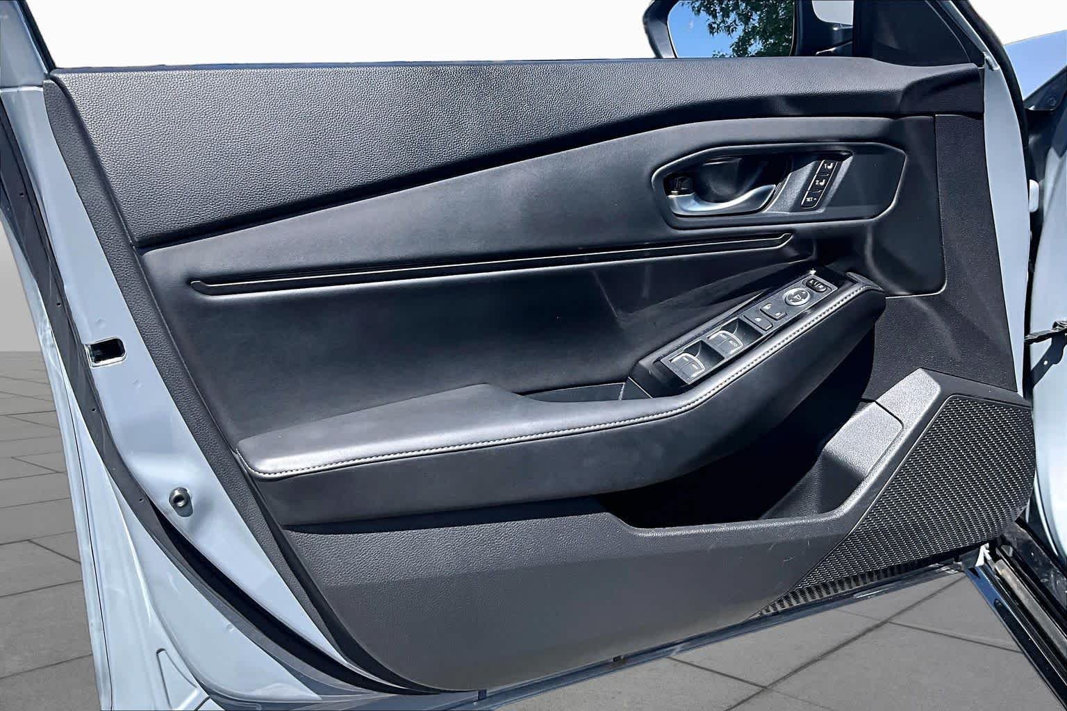 Used 2025 Urban Gray Pearl Honda Touring image 22