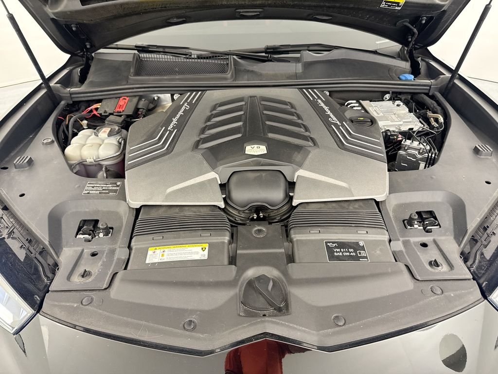 Used 2024  Lamborghini Performante image 33