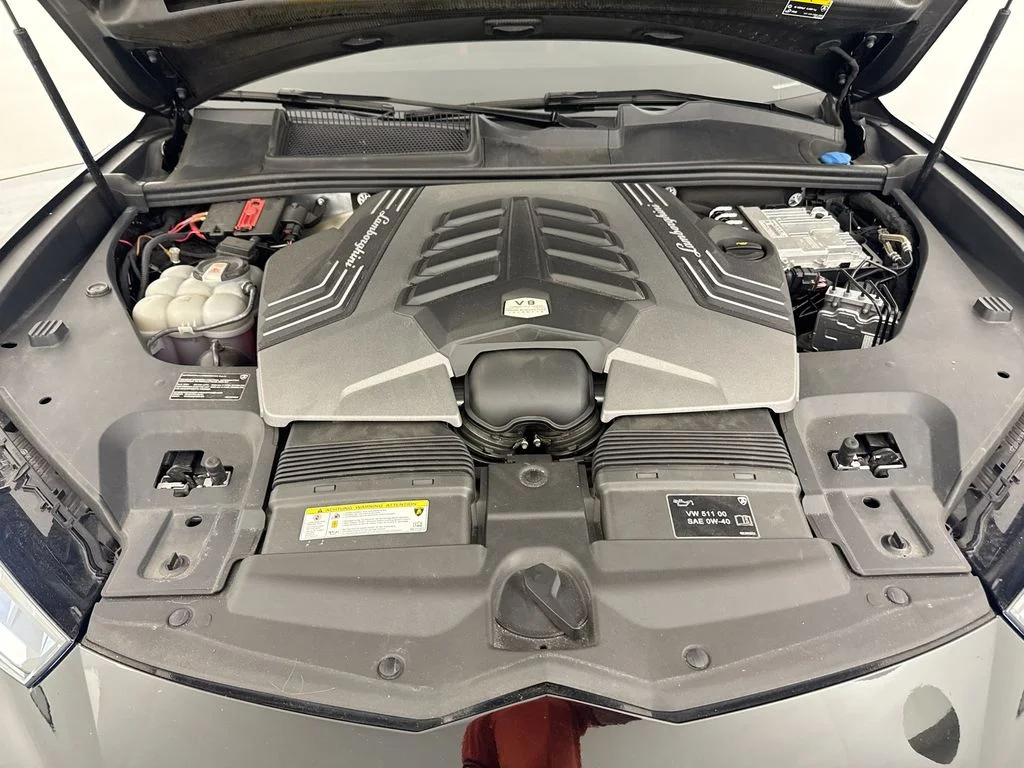 Used 2024  Lamborghini Performante image 33