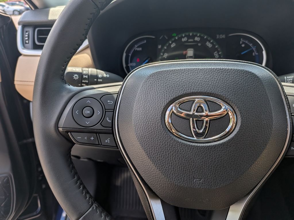 Used 2025  Toyota XLE Premium image 14