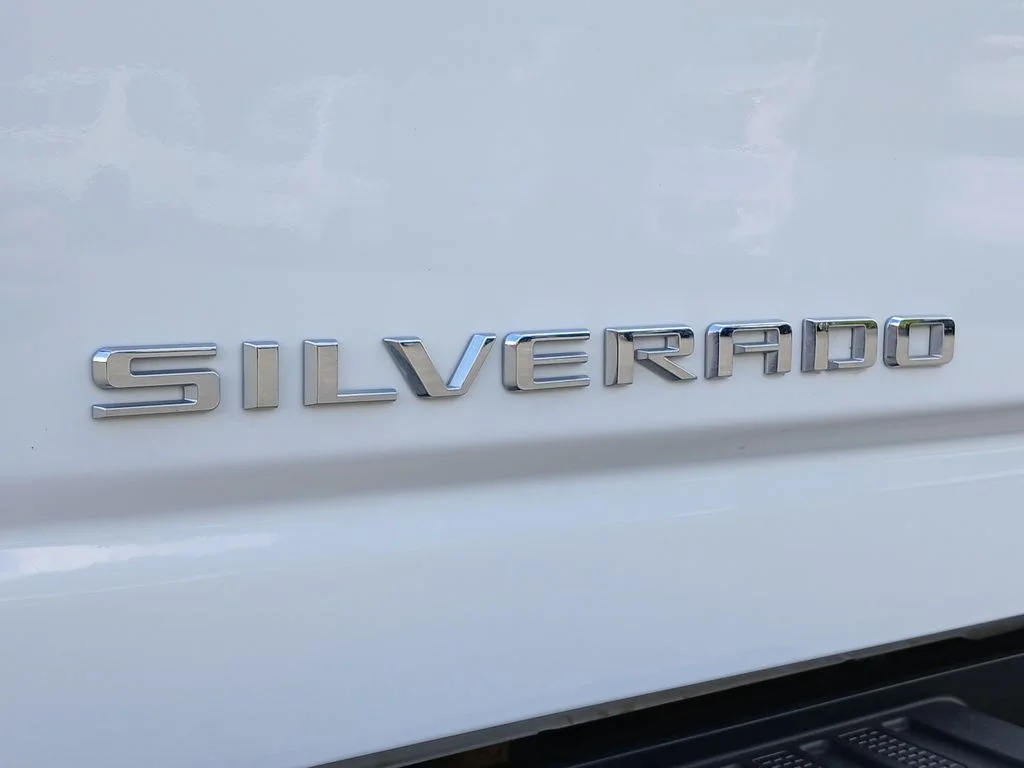 Used 2024 White Chevrolet Custom image 25