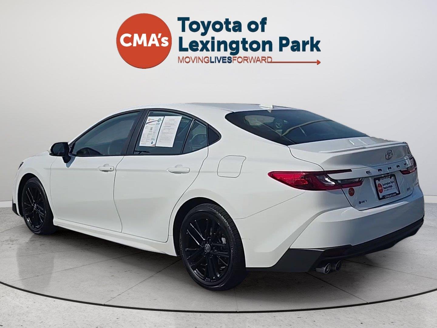 Used 2025 Ice Cap Toyota SE image 3