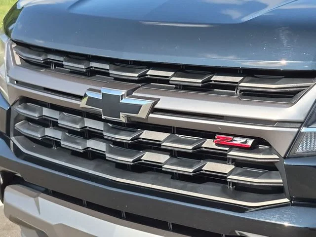 Used 2022 Black Chevrolet Z71 image 36