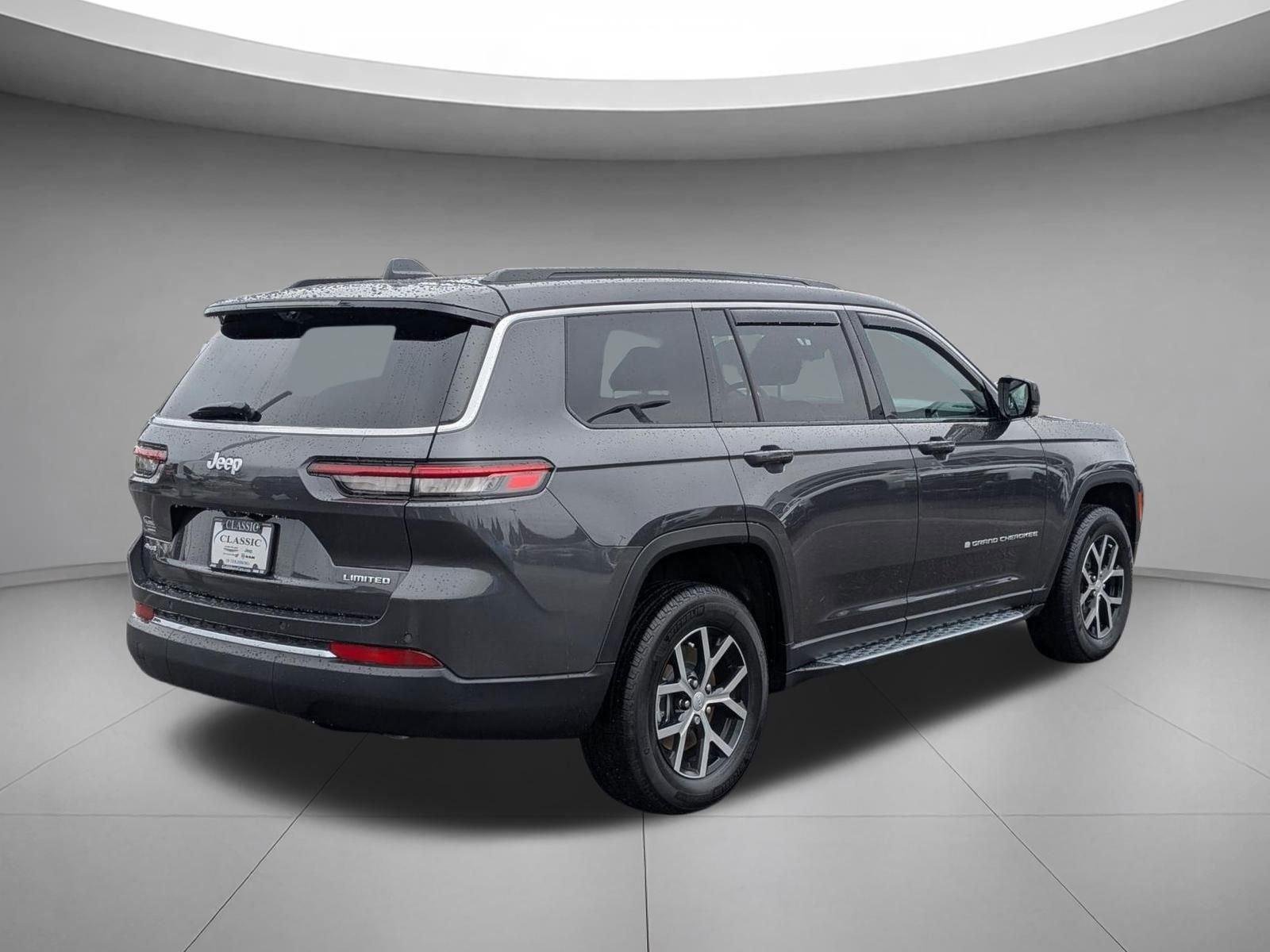 Used 2025 Baltic Gray Metallic Clearcoat Jeep Limited image 5