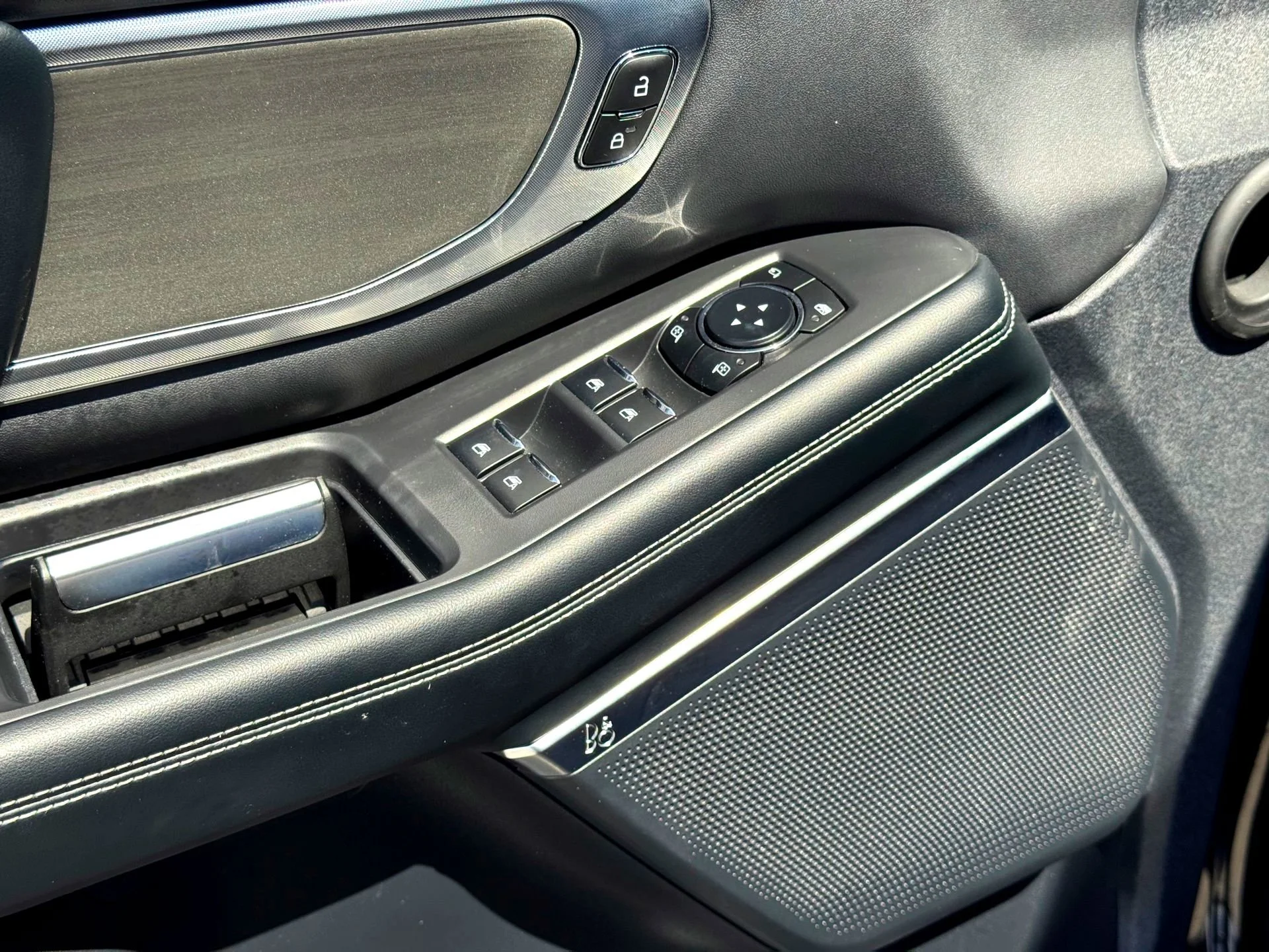 Used 2025  Ford Platinum image 16