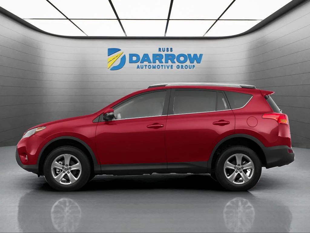 Used 2015 Red Toyota XLE image 3