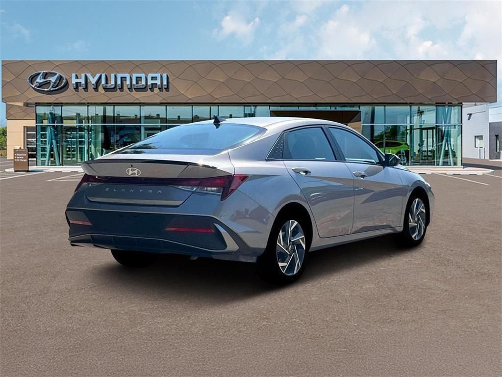 2025 Hyundai Elantra SEL - Photo 7