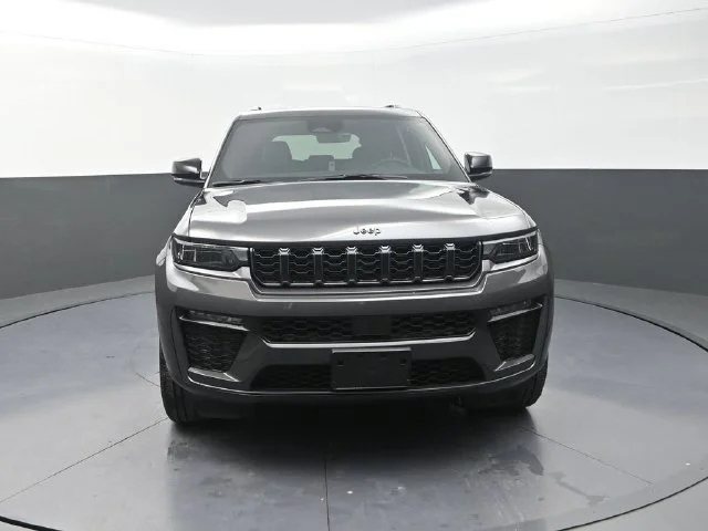 New 2026 Baltic Gray Metallic Clear-Coat Exterior Paint Jeep Limited image 3