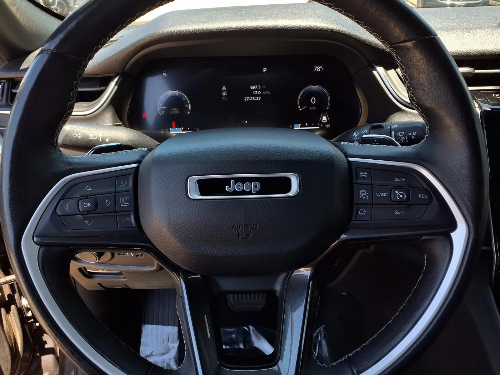 Used 2022 Gray Jeep Altitude image 11