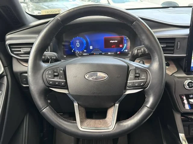 Used 2020 Black Ford Platinum image 24