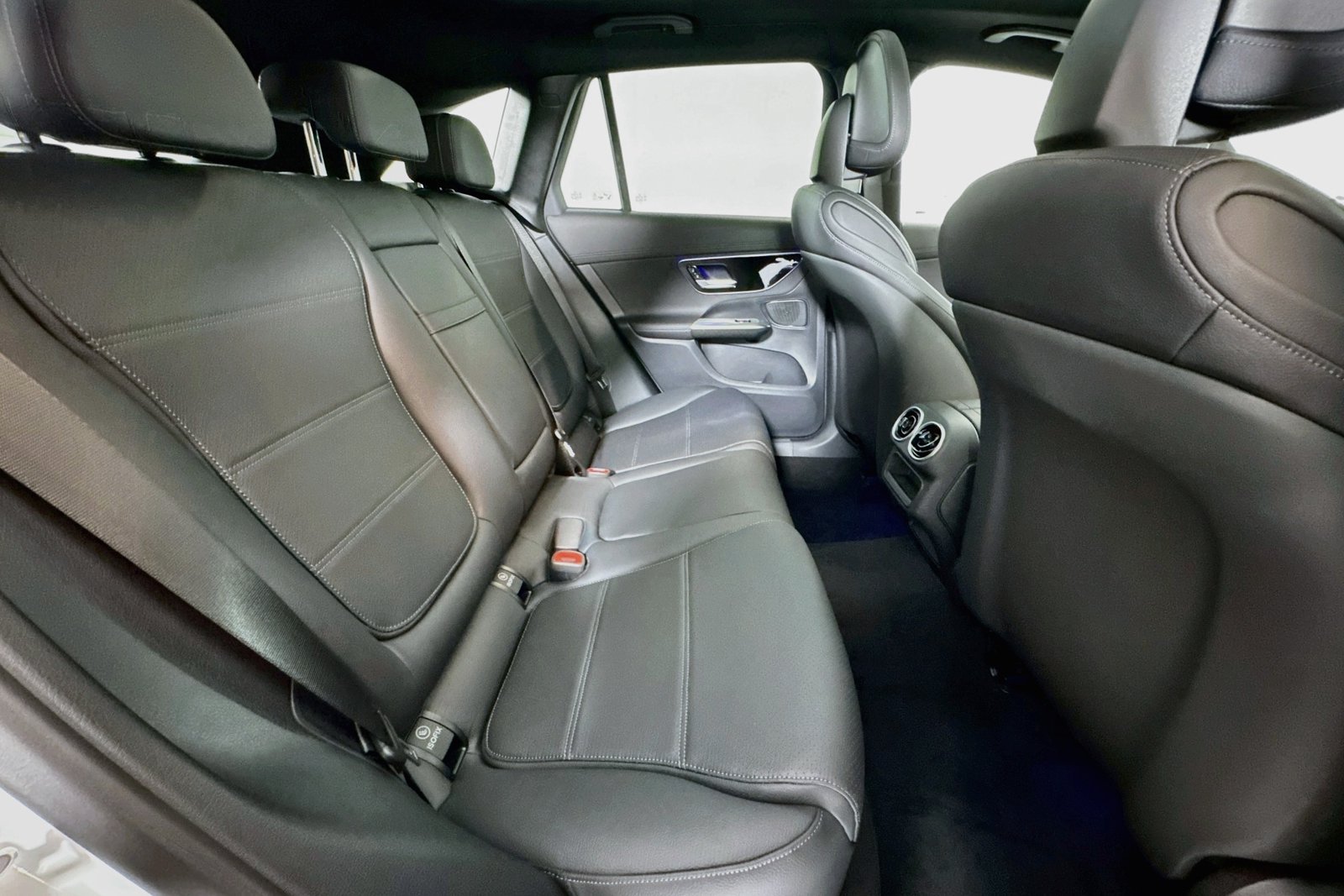 New 2027 Polar White Mercedes-Benz GLC 300 image 25