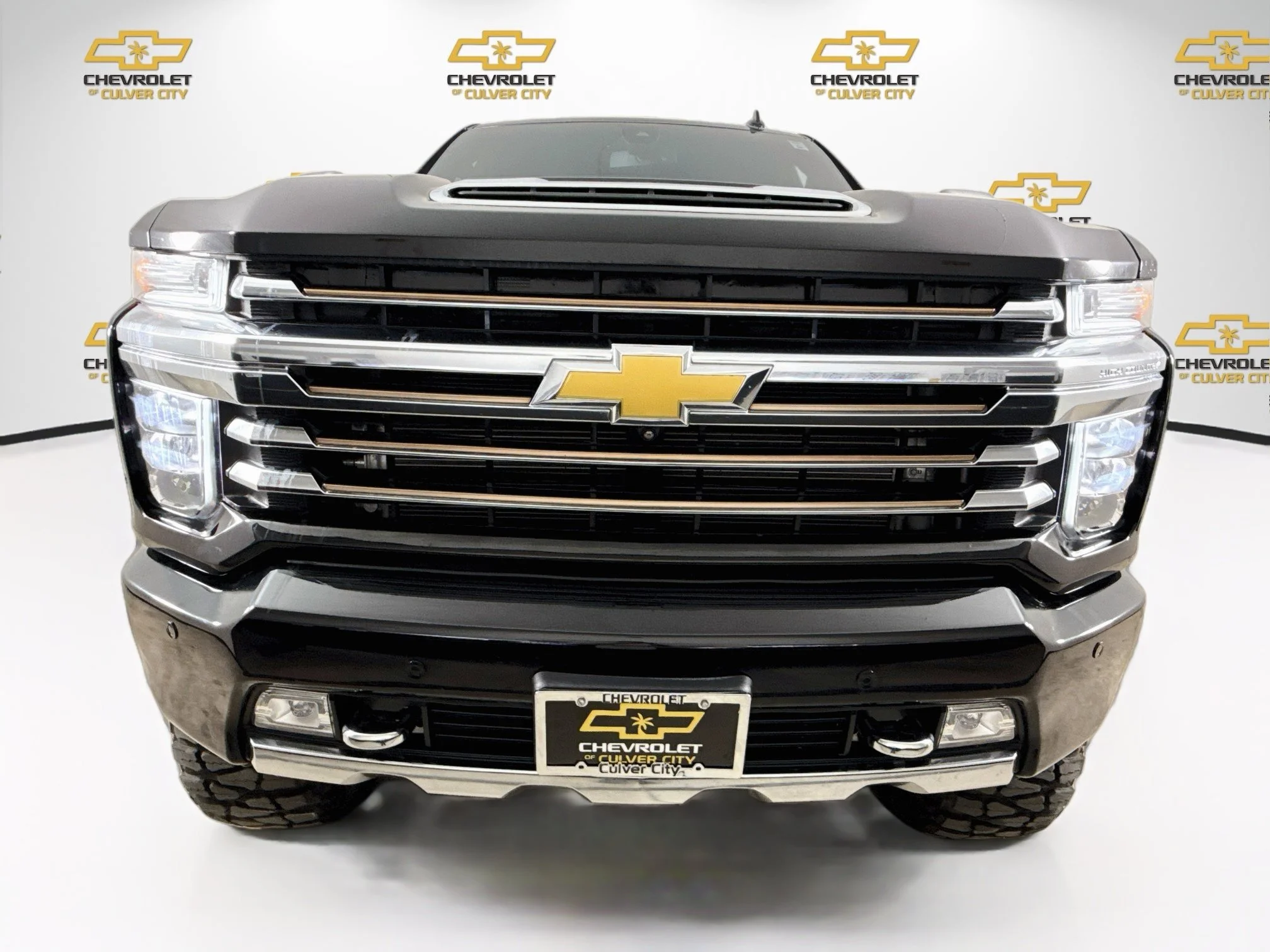 Used 2022 MOSAIC BLACK METALLIC Chevrolet High Country image 2