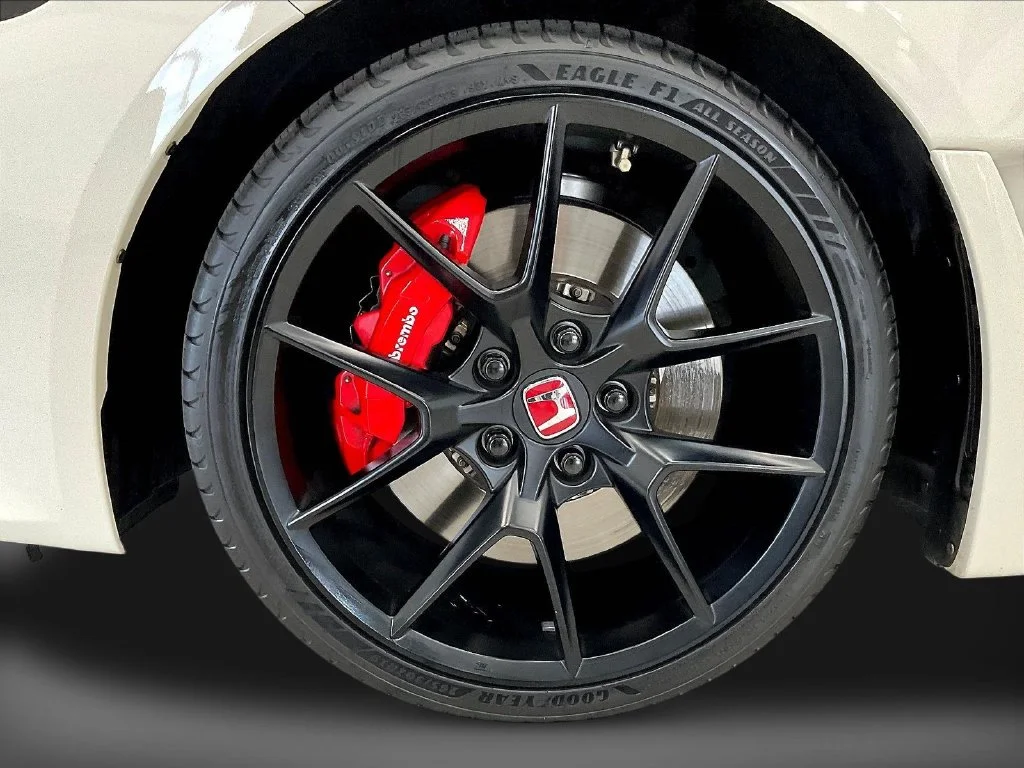 Used 2025 Championship White Honda  image 34