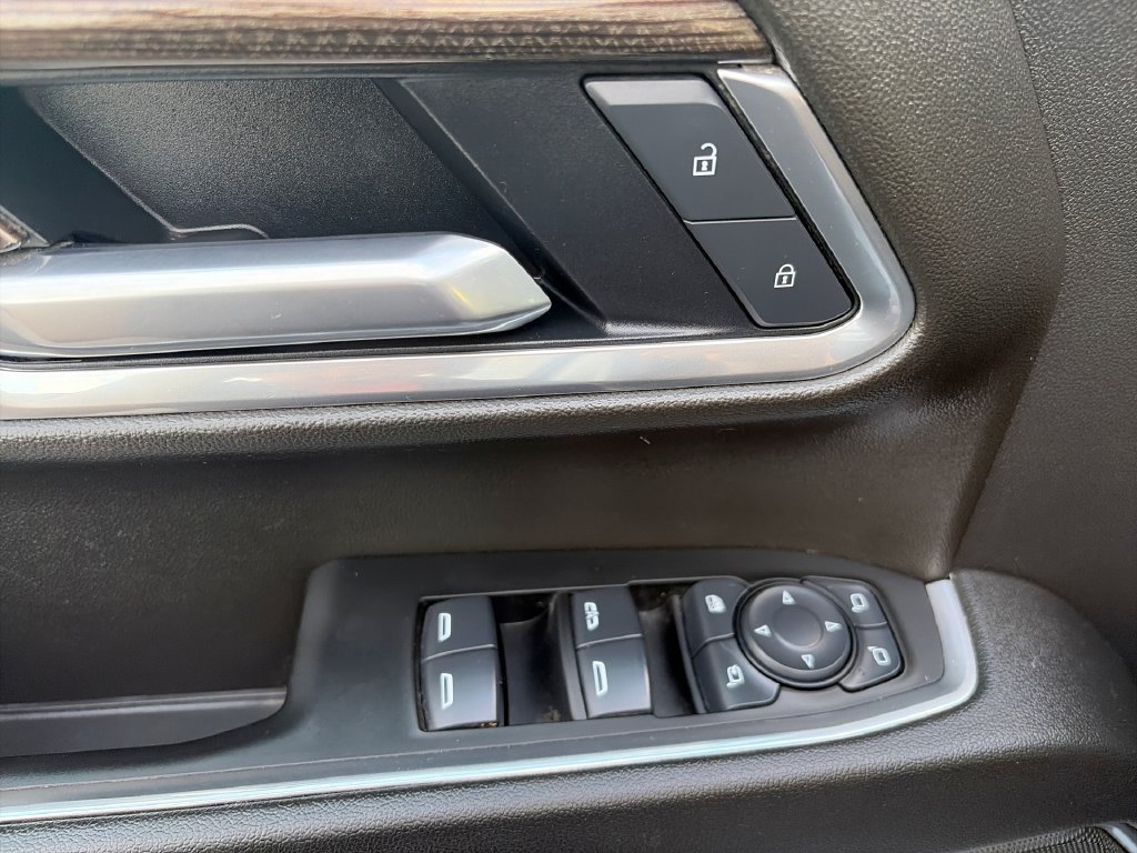 Used 2025 Sterling Gray Metallic Chevrolet LT image 24