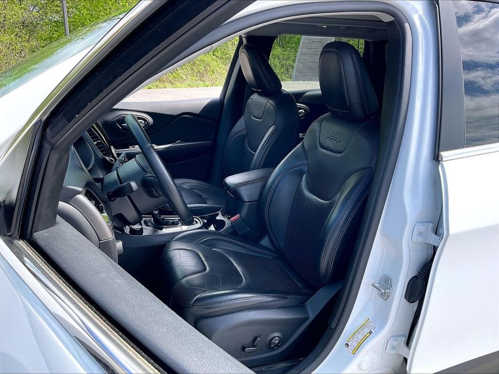 Used 2019 Bright White Clearcoat Jeep Limited image 9