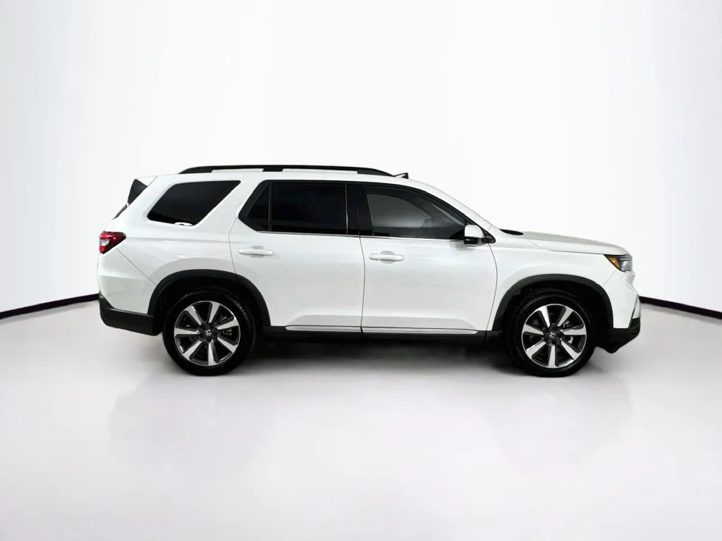 Certified Used 2024 Platinum White Pearl Honda Touring image 9