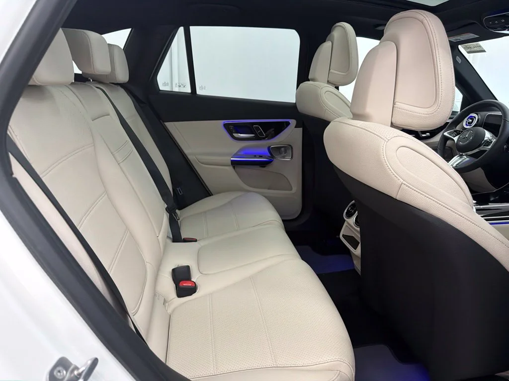 New 2027 White Mercedes-Benz GLC 300 image 26
