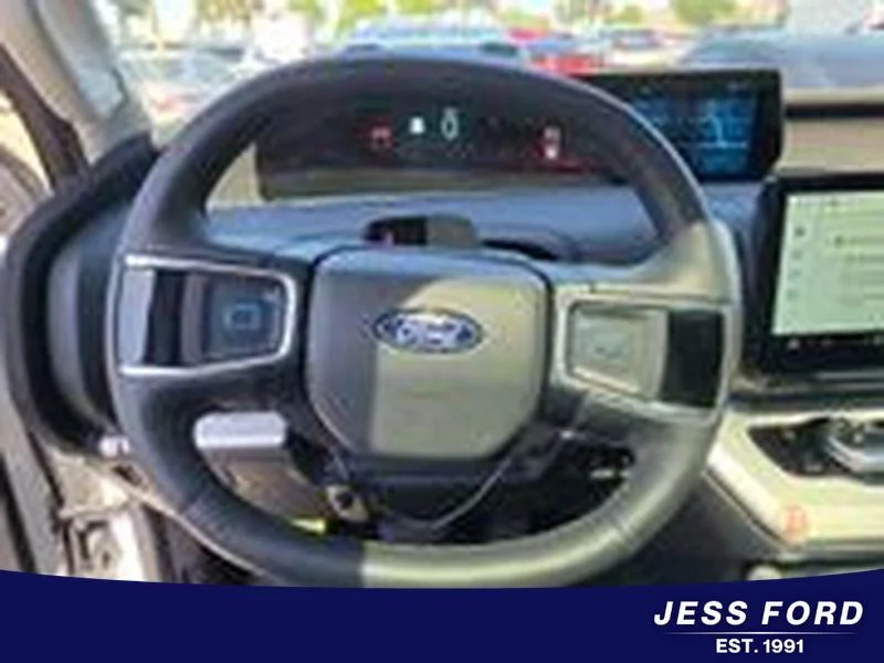 Used 2025 Oxford White Ford Active image 8