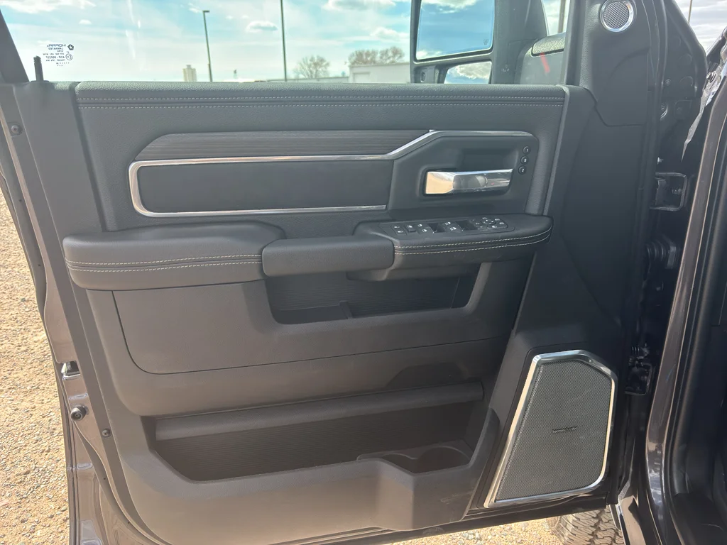 New 2026 Granite Crystal Metallic Clear-Coat Exterior Paint RAM Laramie image 19