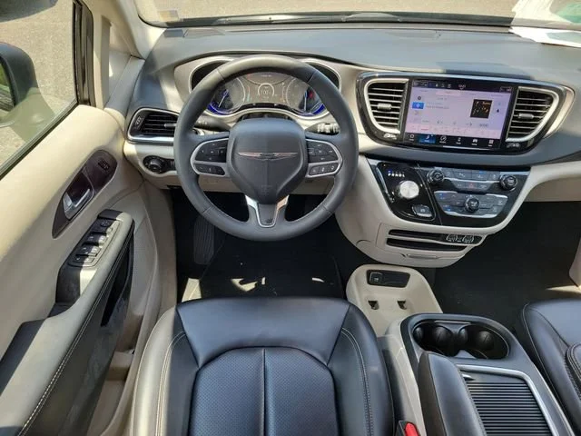 2023 Chrysler Pacifica Touring L - Photo 20