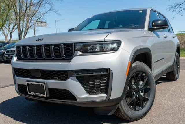 2026 Jeep Grand Cherokee Laredo Altitude
