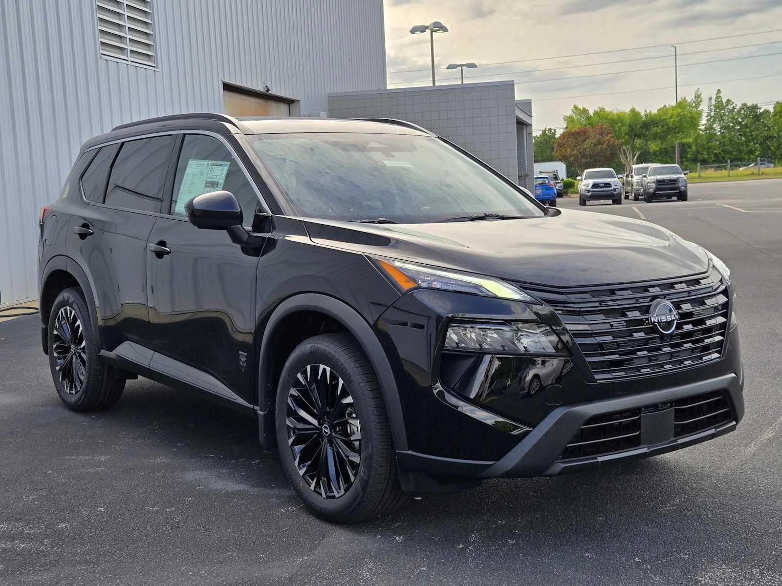 2026 Nissan Rogue Dark Armor's photo