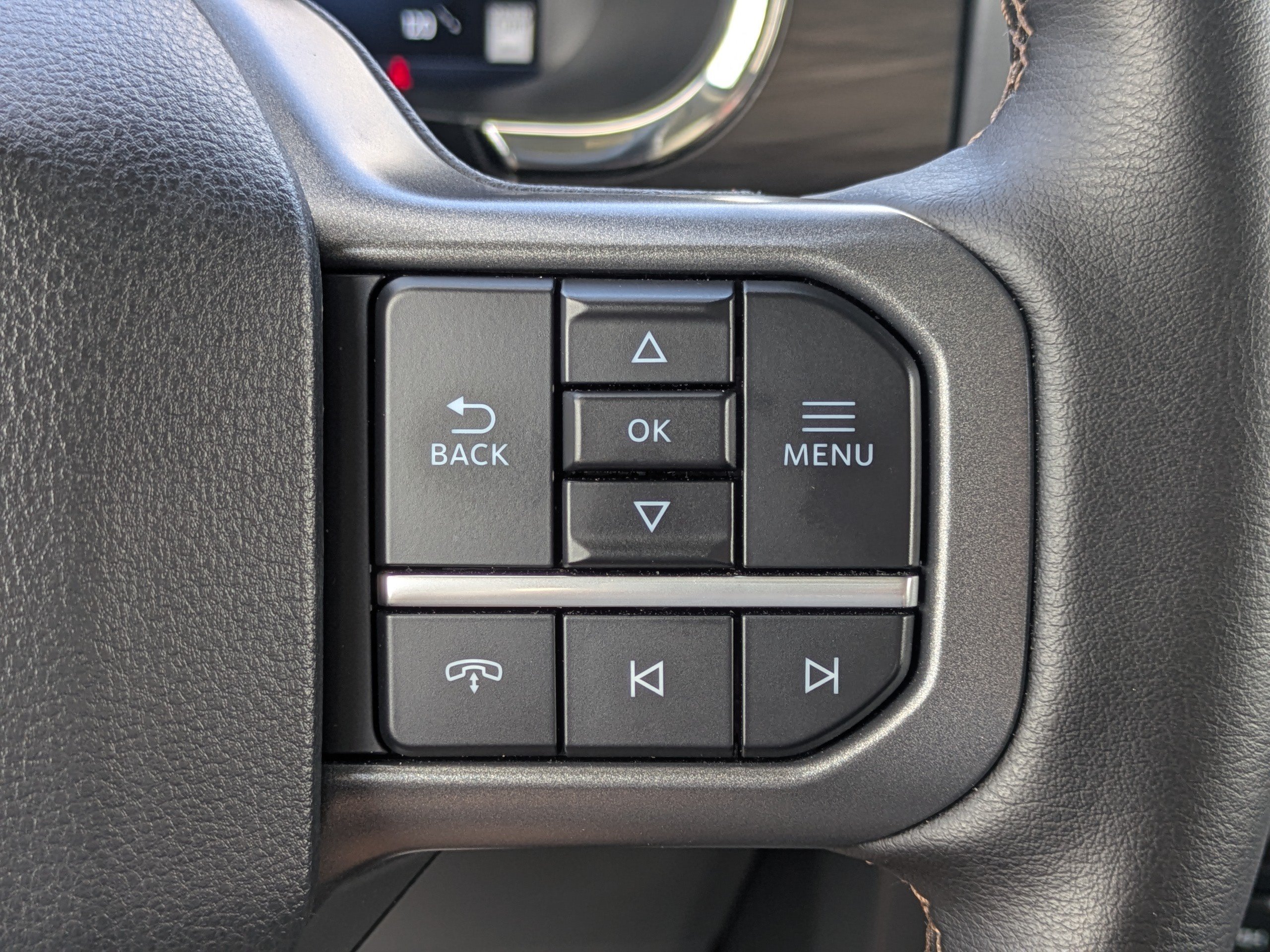 Used 2025 Silver Ford LARIAT image 23