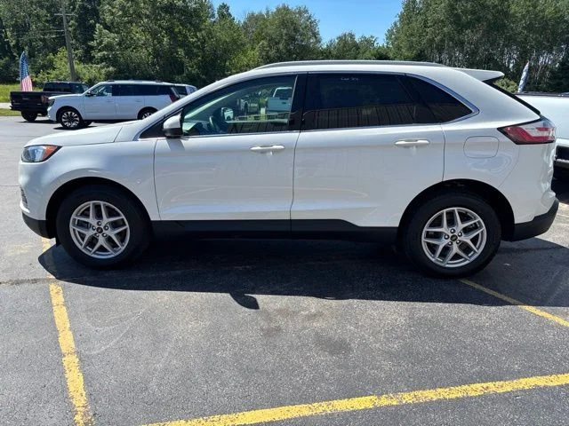 Used 2024 White Metallic Ford SEL image 7