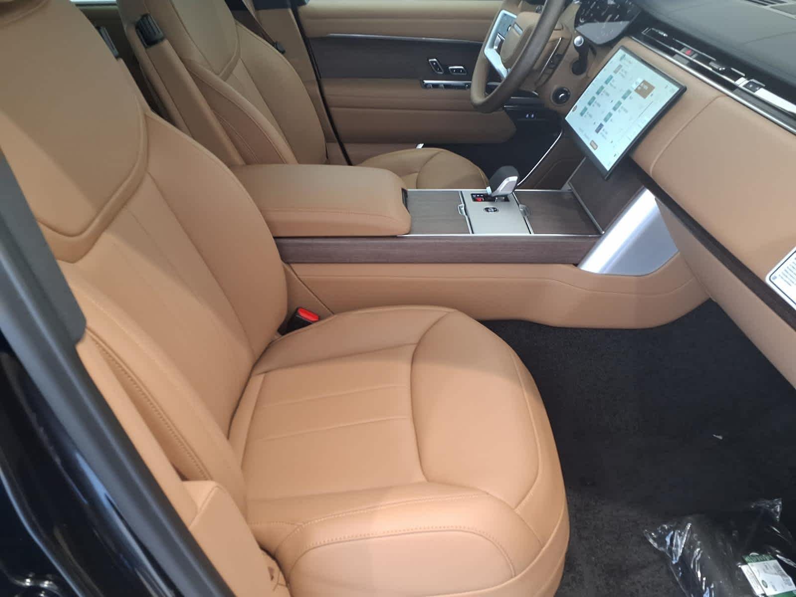 New 2026 Santorini Black LAND ROVER SE 7 Seats image 10