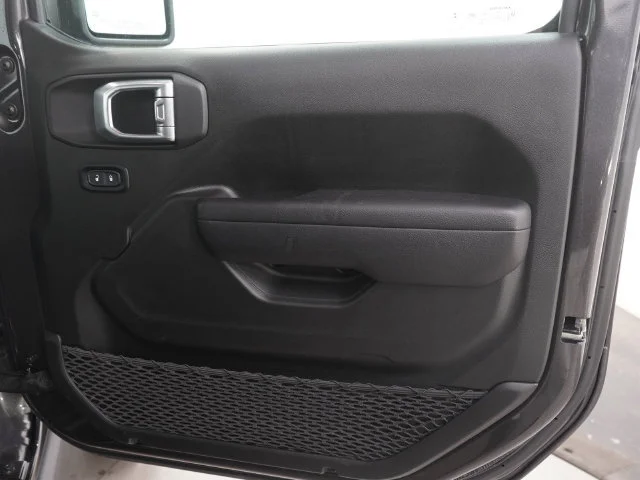 Used 2024  Jeep Rubicon image 10
