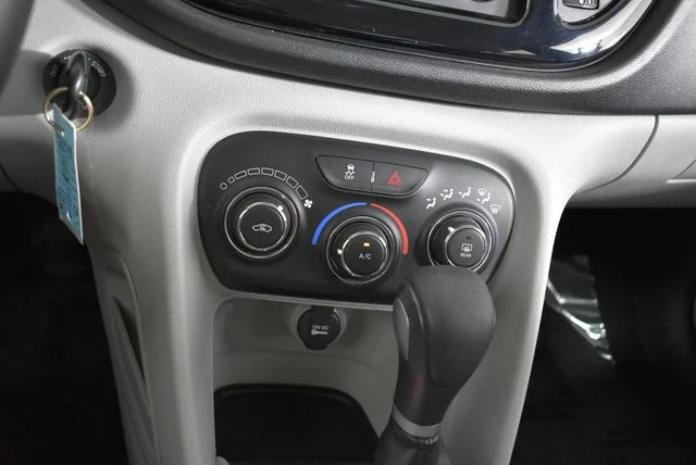 Used 2013 Silver Dodge SXT image 34