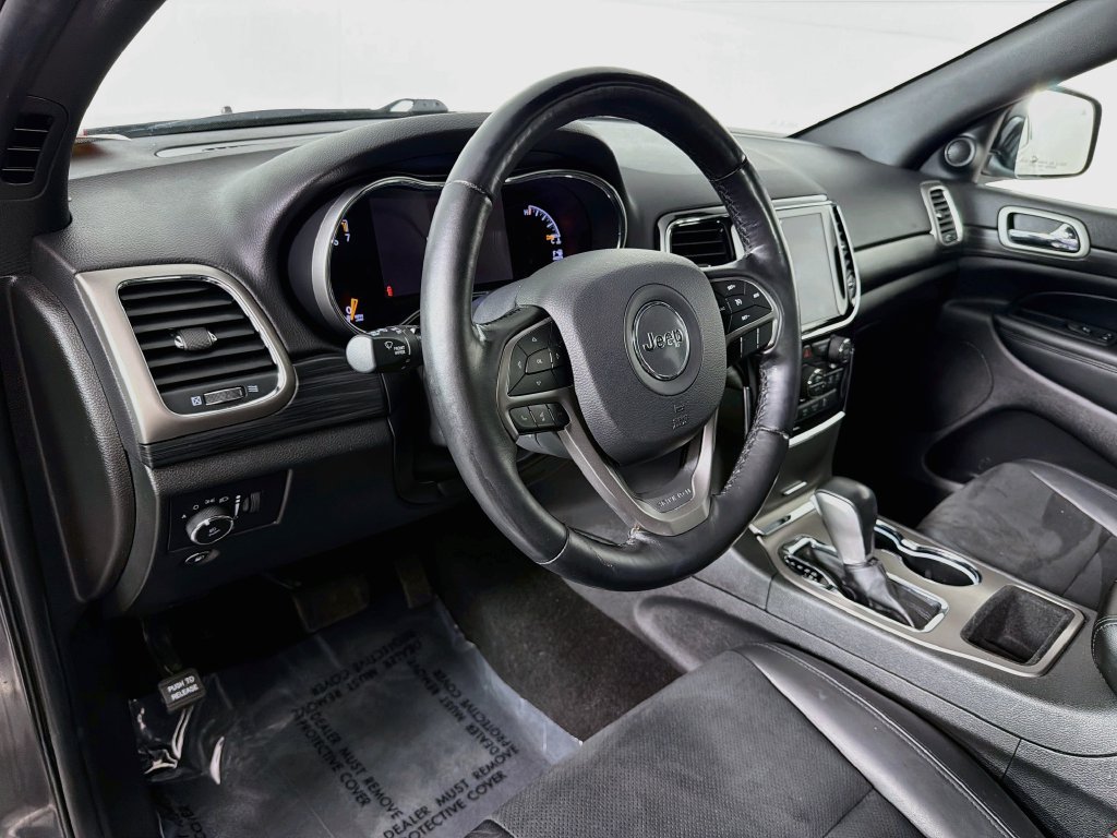 Used 2021 Gray Jeep Laredo X image 9