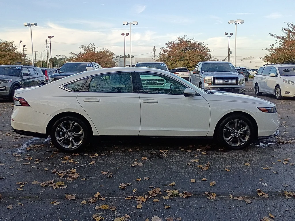 Certified Used 2023 WHITE Honda EX-L image 1