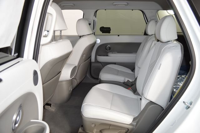 New 2026 White Hyundai SEL 7P image 25