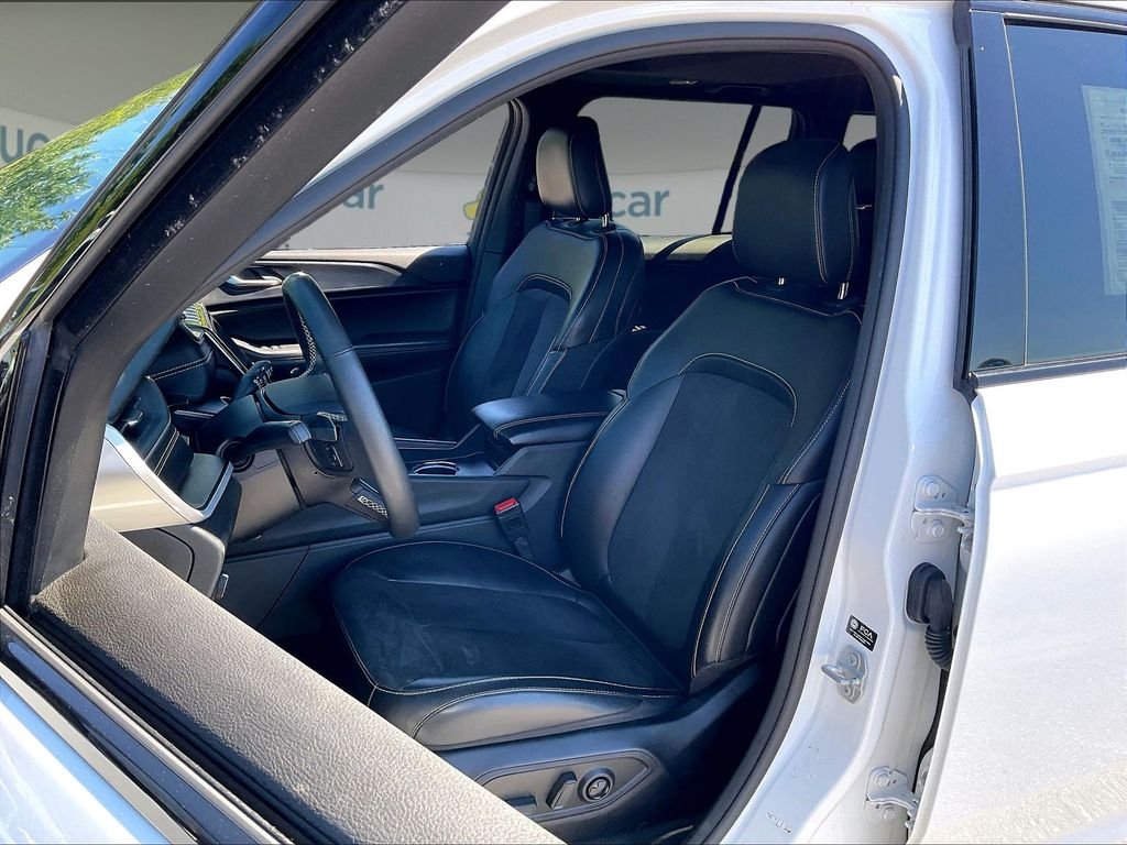 Used 2025 Bright White Clearcoat Jeep Altitude X image 9