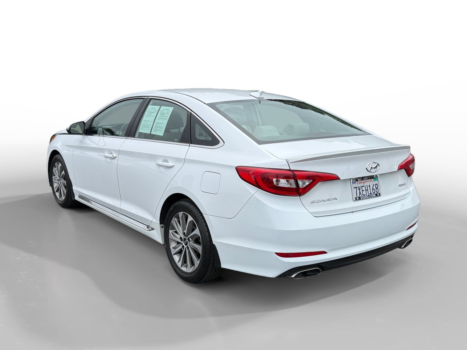 Used 2017 Quartz White Pearl Hyundai Sport image 3
