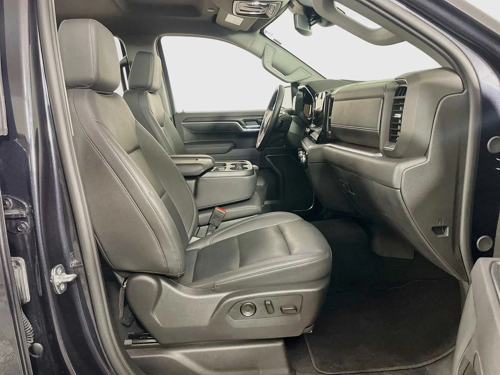 Used 2026 Titanium Rush Metallic GMC SLT image 26