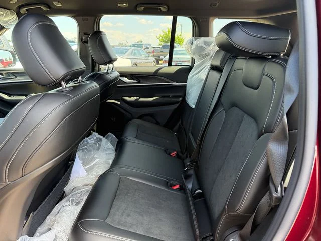 New 2026 Velvet Red Pearl-Coat Exterior Paint Jeep Laredo Altitude image 23