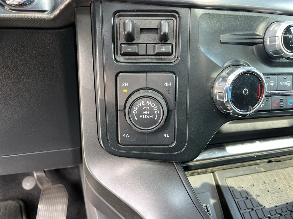 Used 2025 White Ford Lariat image 26