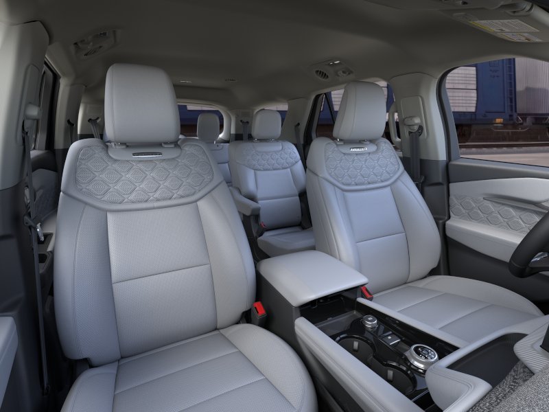 New 2026 Star White Metallic Tri-Coat Ford Platinum™ image 10