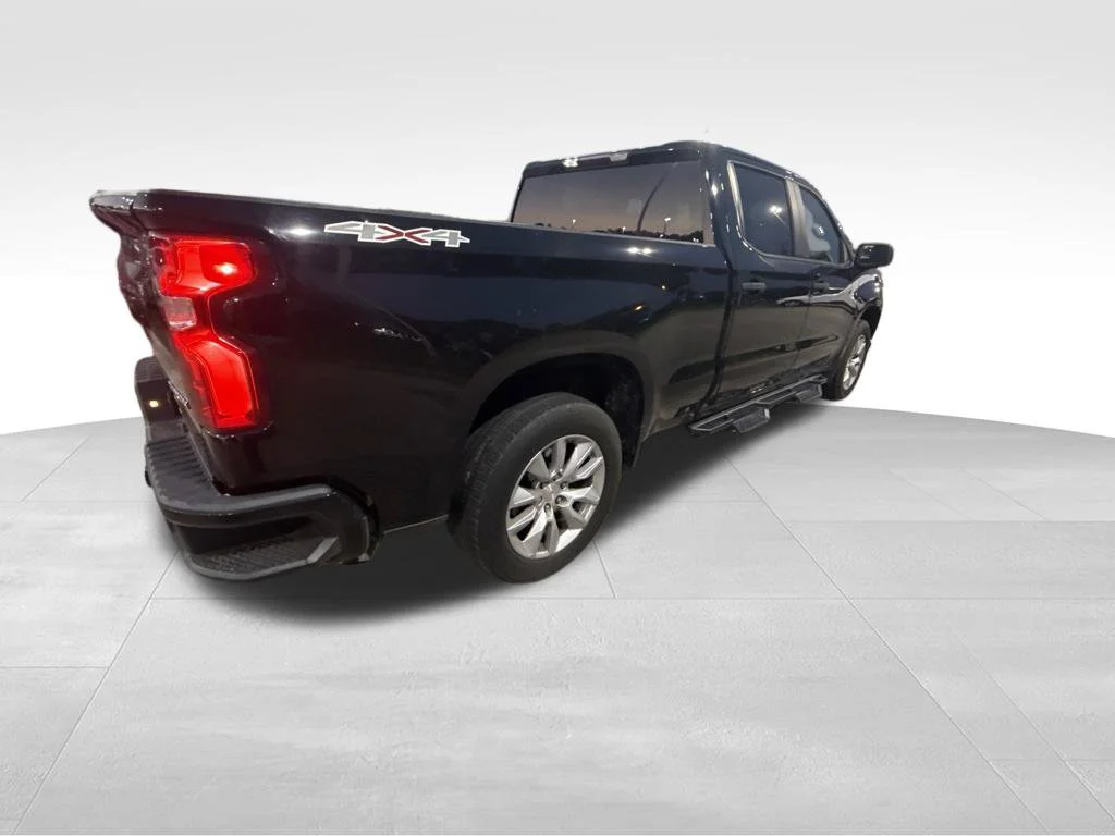 Used 2022 Black Chevrolet Custom image 7