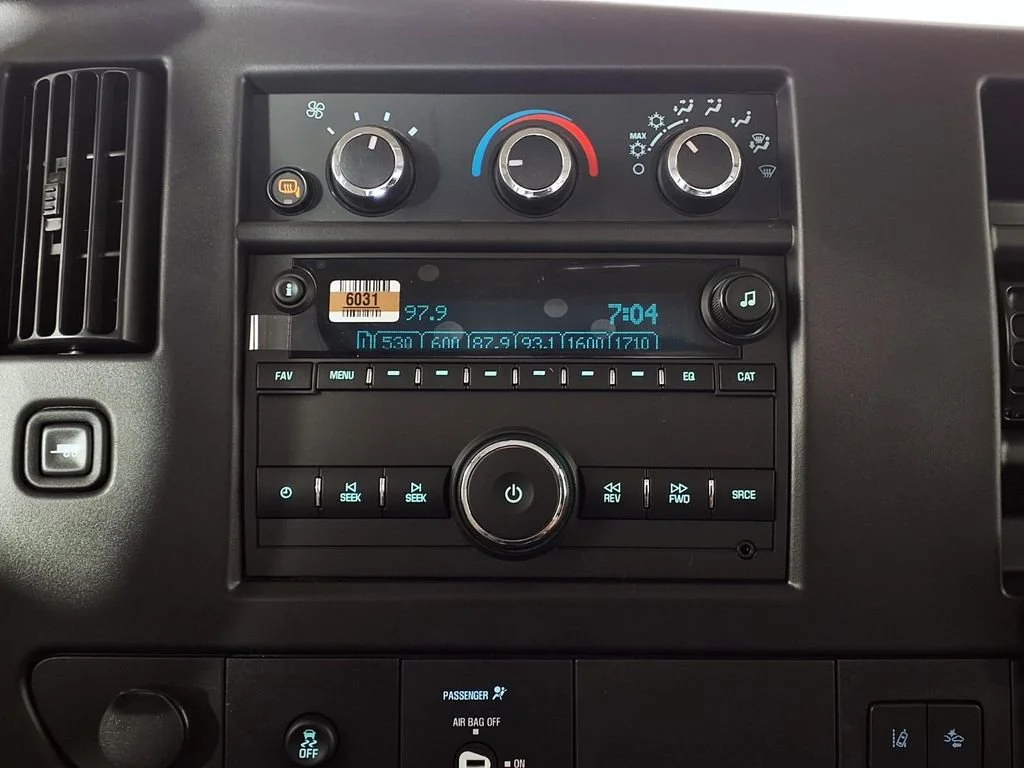 New 2026 Summit White GMC Work Van image 21