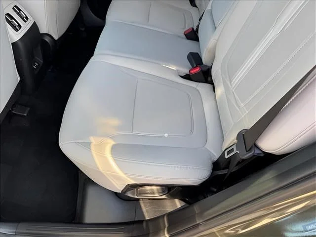 Used 2025 Green Hyundai SEL image 12