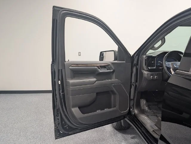 Used 2023 Black GMC Elevation image 9