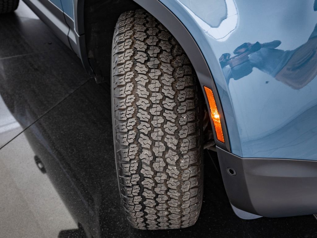 Used 2023 Tasman Blue Metallic Land Rover S image 50