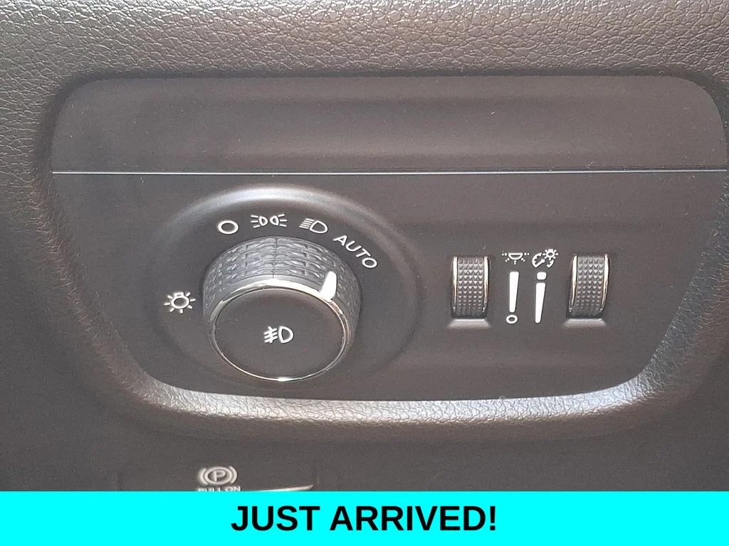 Certified Used 2023 Silver Jeep Limited image 25