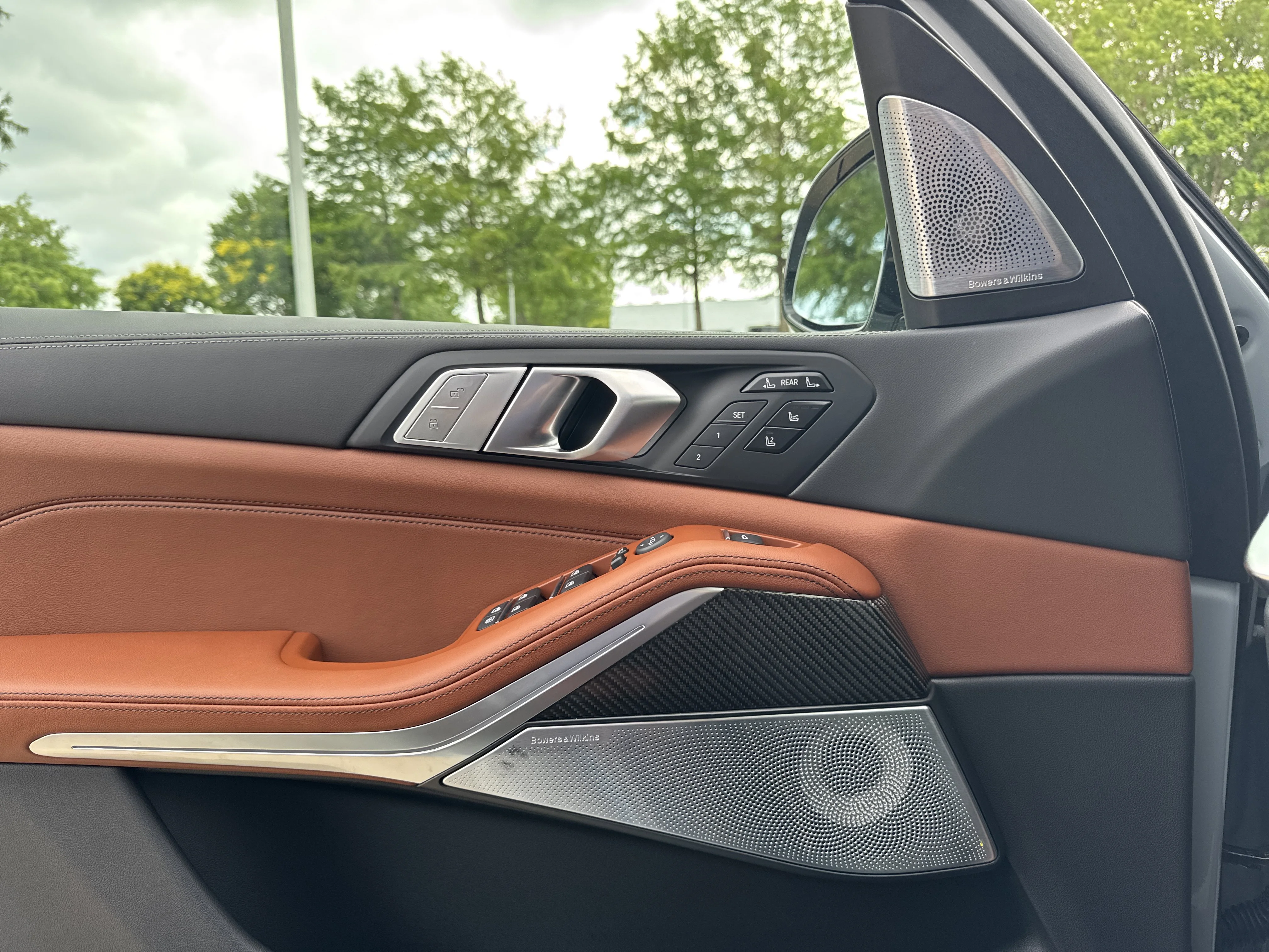 New 2027 0C4P Brooklyn Grey Metallic BMW M60i image 22