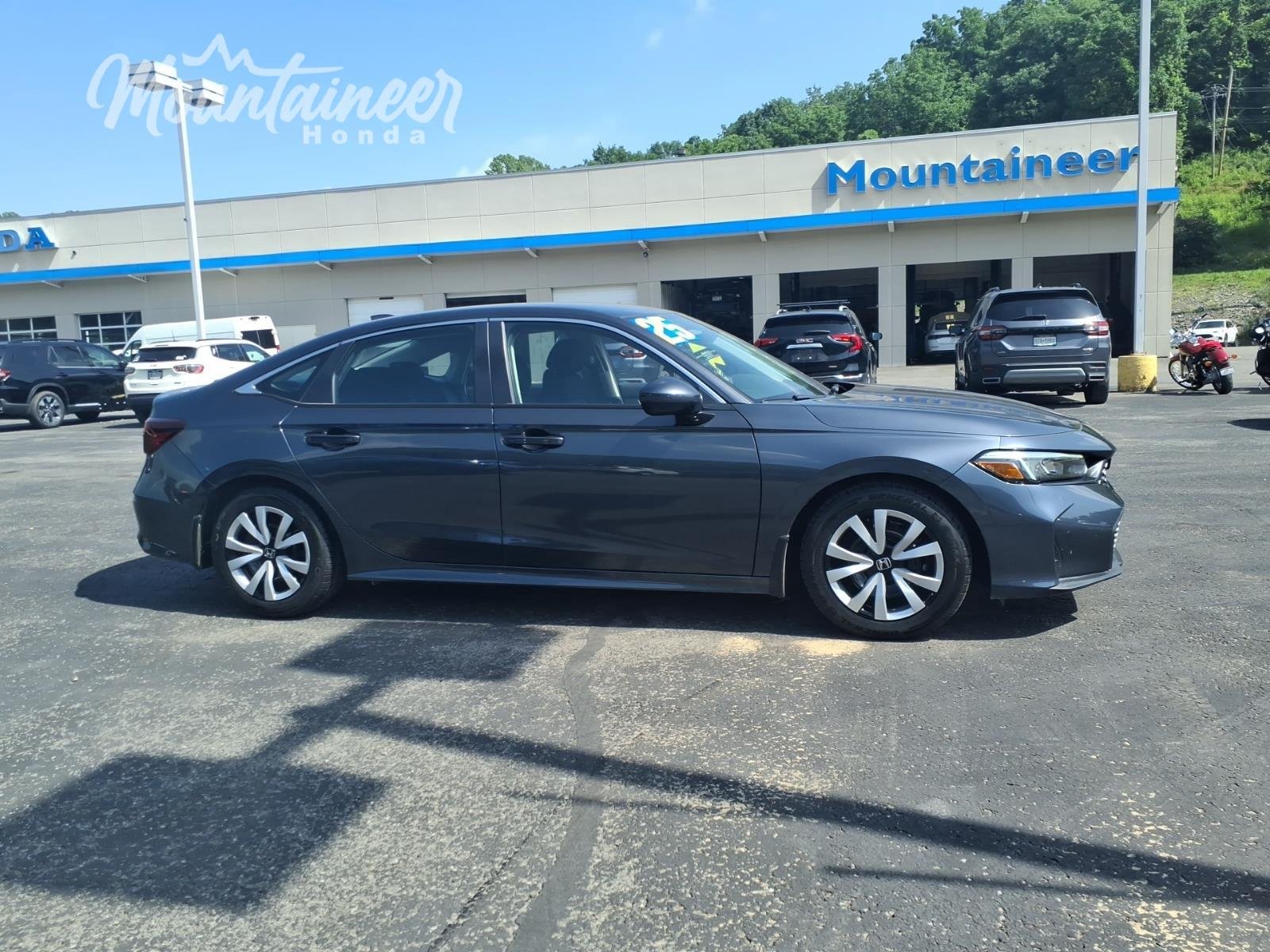 Used 2025 Meteorite Gray Metallic Honda LX image 4