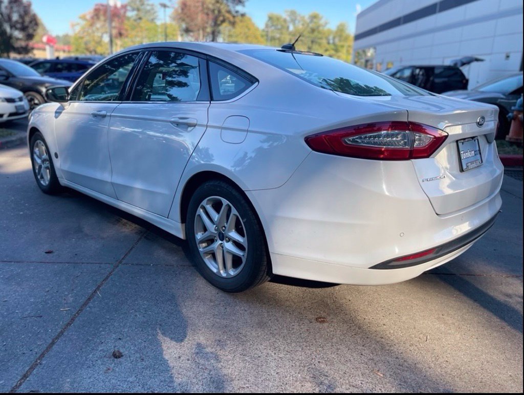 Used 2016 Oxford White Ford SE image 6